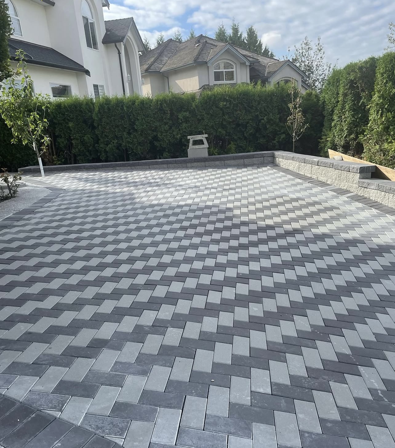 A paver driveway